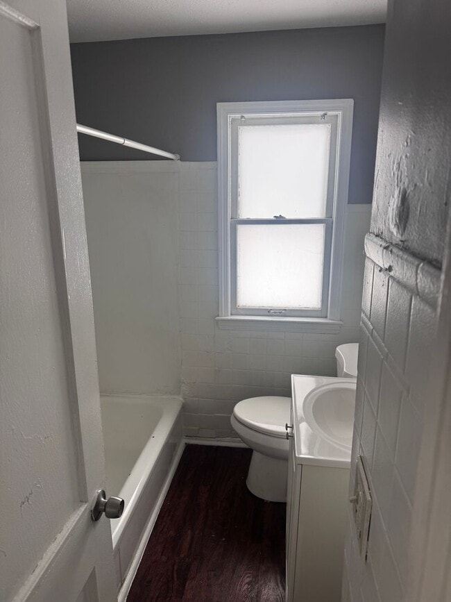 Building Photo - 15401 Benhoff Dr