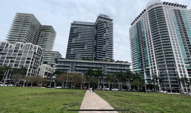 Building Photo - 121 NE 34th St