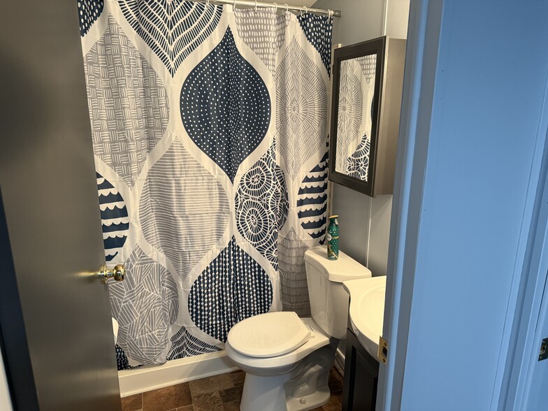 Building Photo - 700 S Clyde St