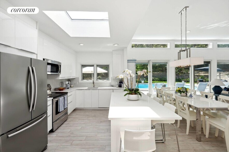 Building Photo - 45 Peconic Hills Dr