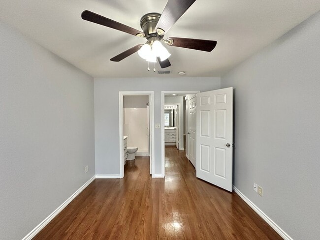 Building Photo - 3 Bedroom 2 Bath Duplex at Mansion Creek in Tyler! 1/2 off first full months rent