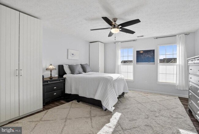 Building Photo - 2443 Blue Spring Ct