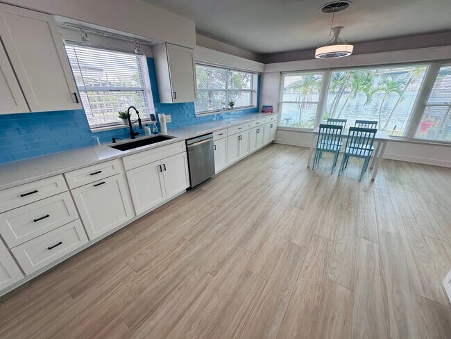 Building Photo - 3536 Belle Vista Dr E