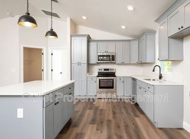 Building Photo - 52 Azalea Dr