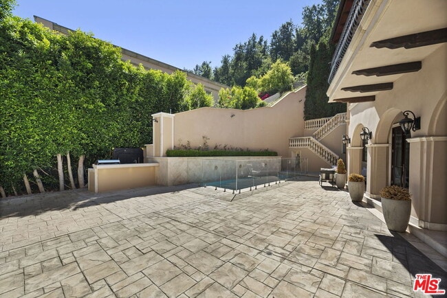 Building Photo - 1465 Robmar Dr