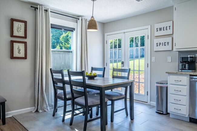 Building Photo - 25 Jennifer Ln