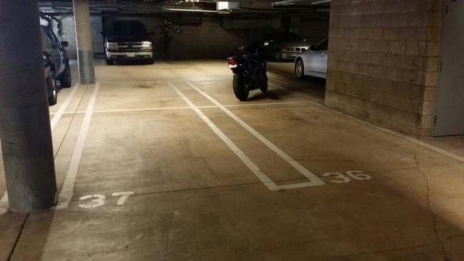 Building Photo - $2595. Marina District upgraded 1bd 1ba with balcony 735 sq ft