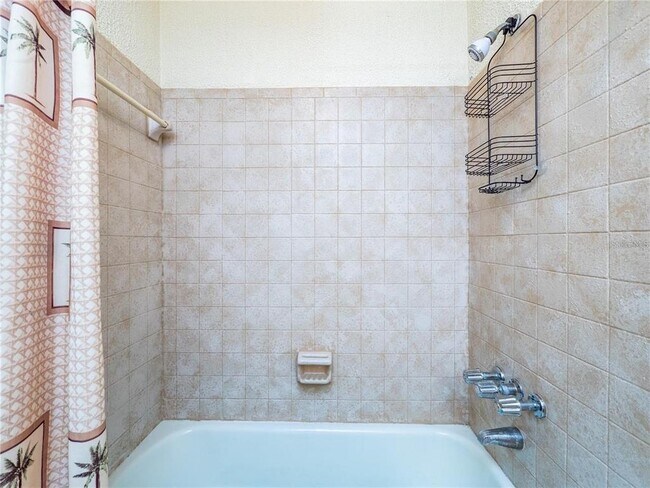 Building Photo - 1125 NE 46th Ct