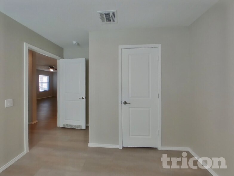 Building Photo - 5711 Raven Pl