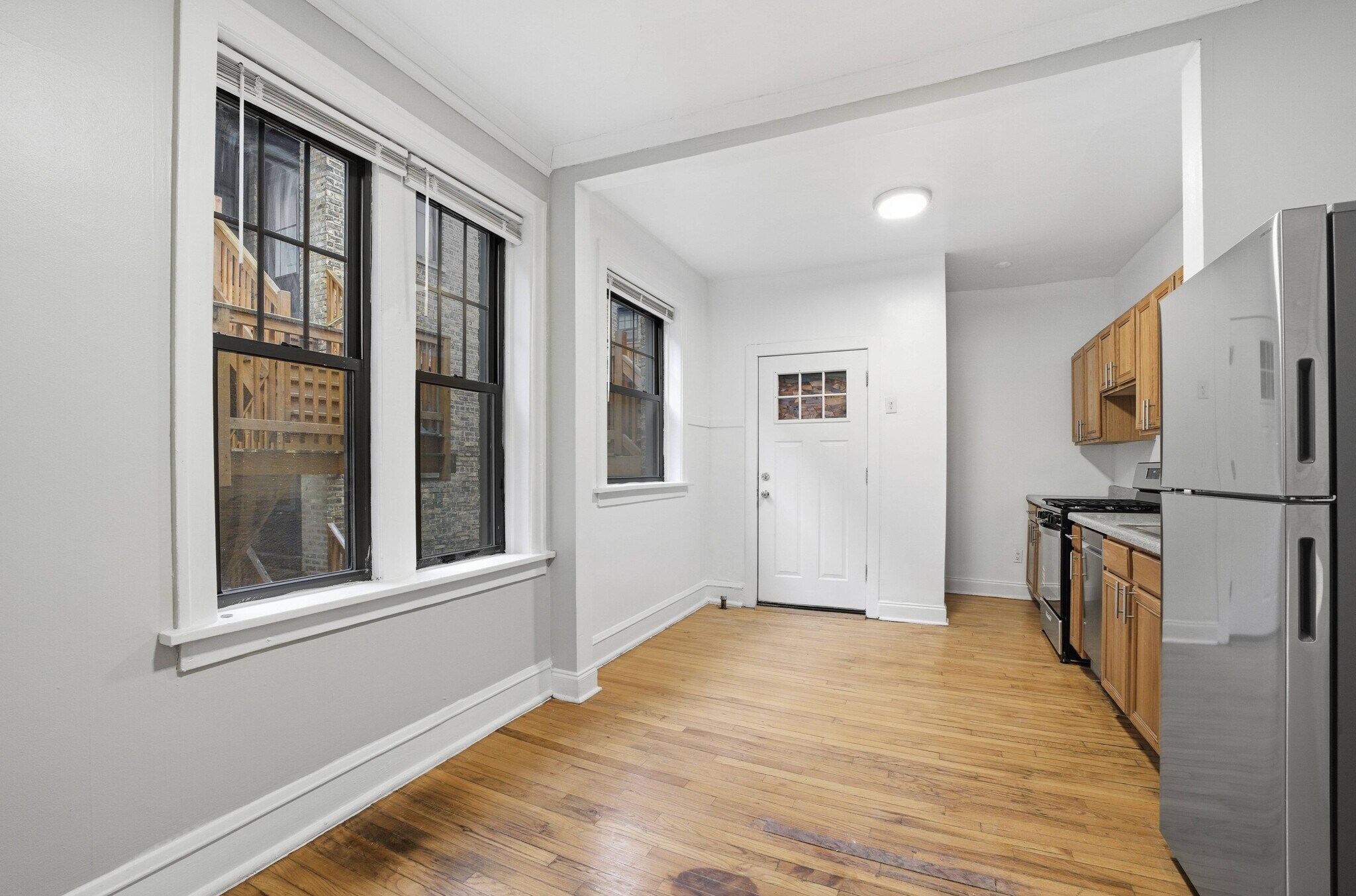 Building Photo - 2336 W Addison St