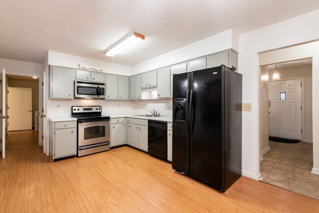 Building Photo - Awesome ranch home in Farmgate Subdivision