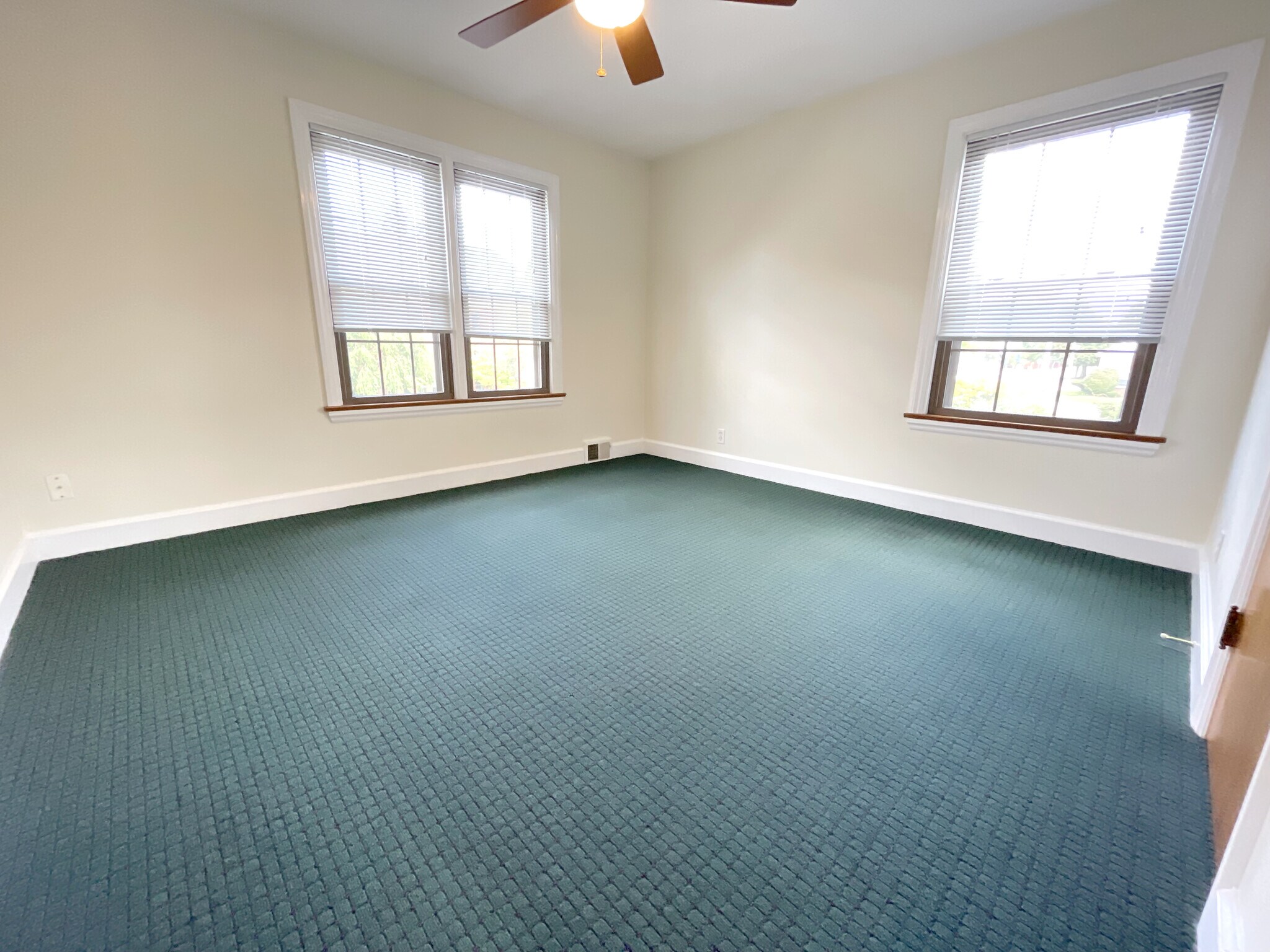 Bedroom (11.5' x 12') - 355 Saratoga Rd