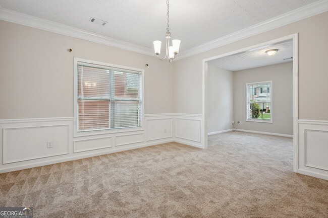 Building Photo - 2040 Village Green Dr