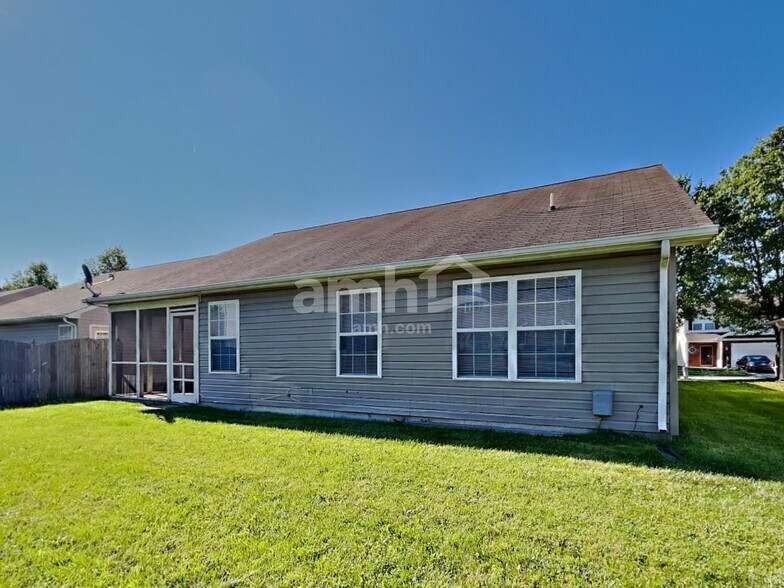 Building Photo - 9734 Thomas Ln