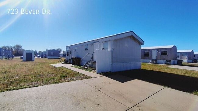 Building Photo - 723 W Bever Dr
