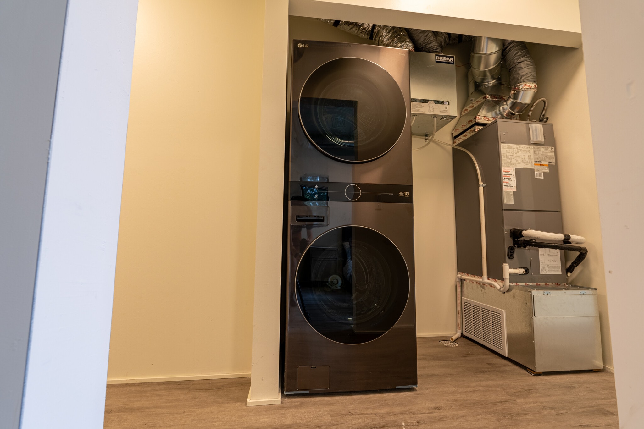 Building Photo - 2718 Grand Ave S