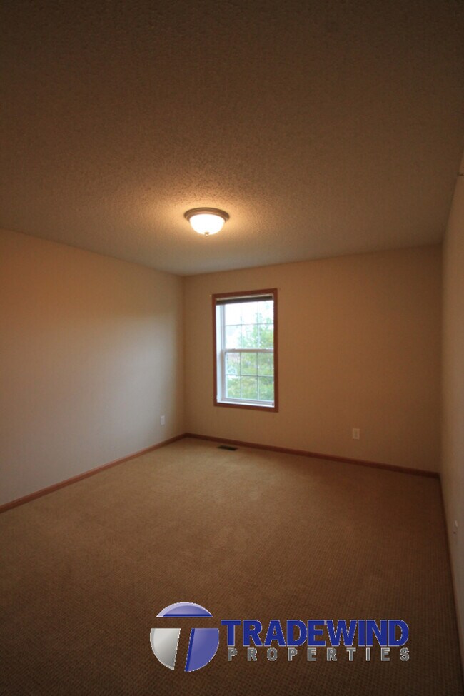 Building Photo - 11040 Fergus St NE