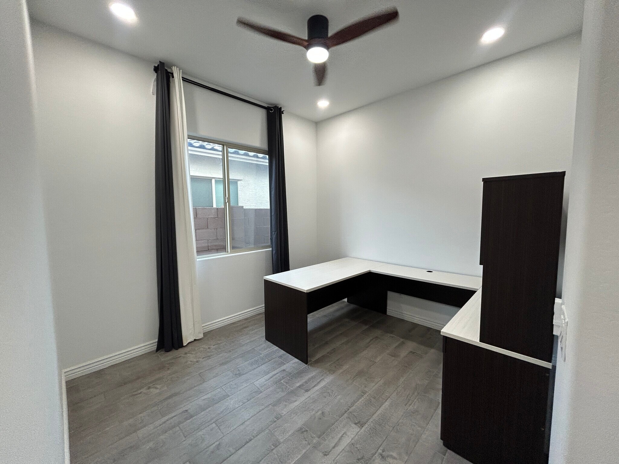 Building Photo - 8731 W Wagon Wheel Dr