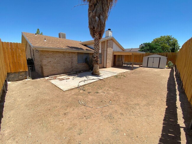 Building Photo - Northeast El Paso 3bed/2bath with Mountain...