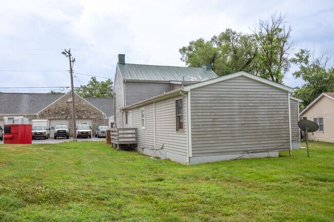 Building Photo - 210 W North St