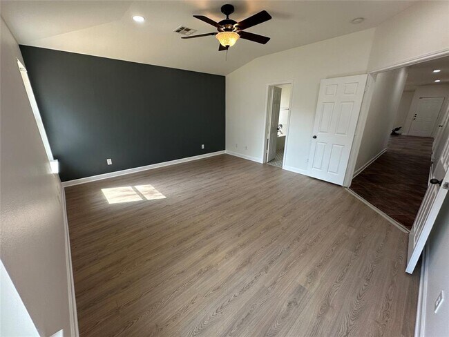 Building Photo - 3309 Blue Ridge Dr