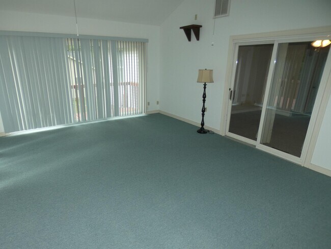 Building Photo - 10451 Edgehill Ln