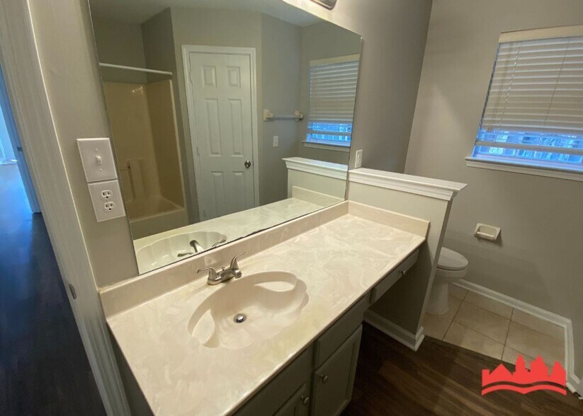 Building Photo - 7870 Shadowland Cove