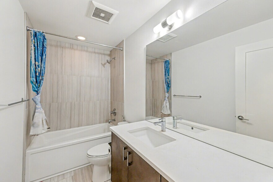 Building Photo - 2405 S Holgate St