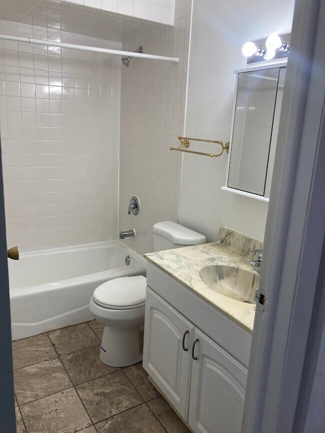 Building Photo - 92 Olesen Dr