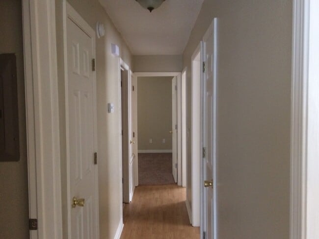 Building Photo - MUST SEE CHARMING HOME!