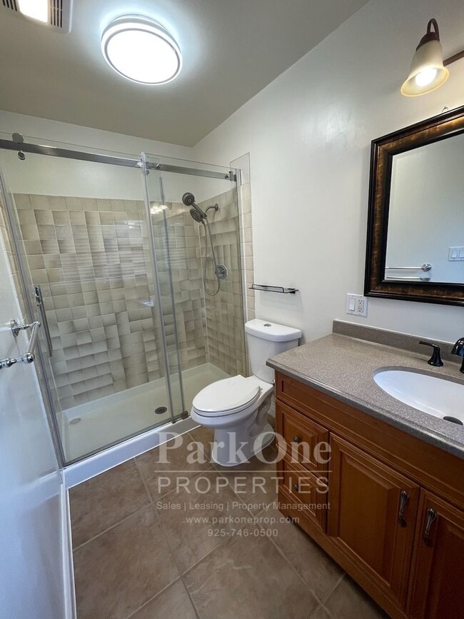 Building Photo - Nicely Update Home Now Available in the Crossings