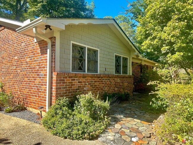 Building Photo - 869 Cahaba Dr