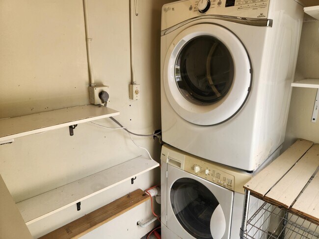 Building Photo - 452 Martin Ave