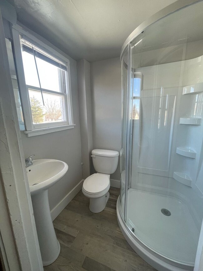 Building Photo - ELECTRIC & GAS INCLUDED!! Studio Upper Apartment