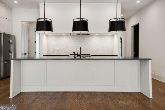 Building Photo - 160 4th St