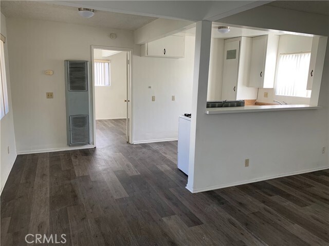 Building Photo - 404 S 5th Ave