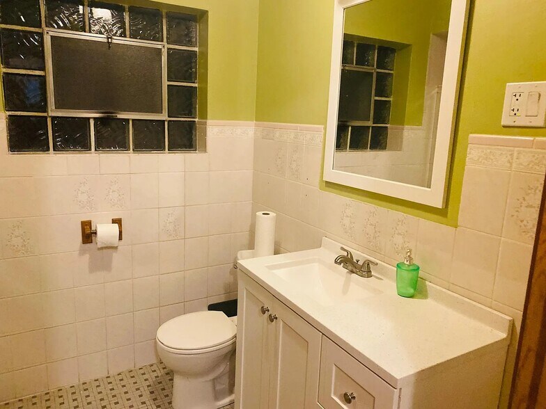 Building Photo - 5530 N Major Ave