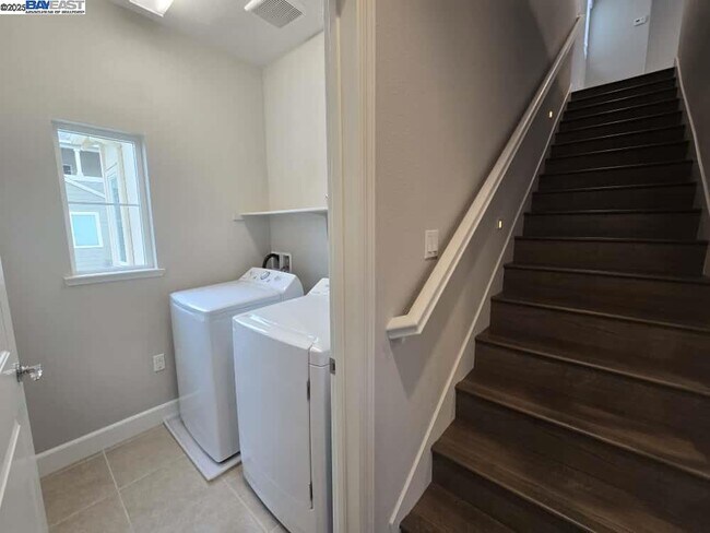 Building Photo - 8553 Waveside Wy