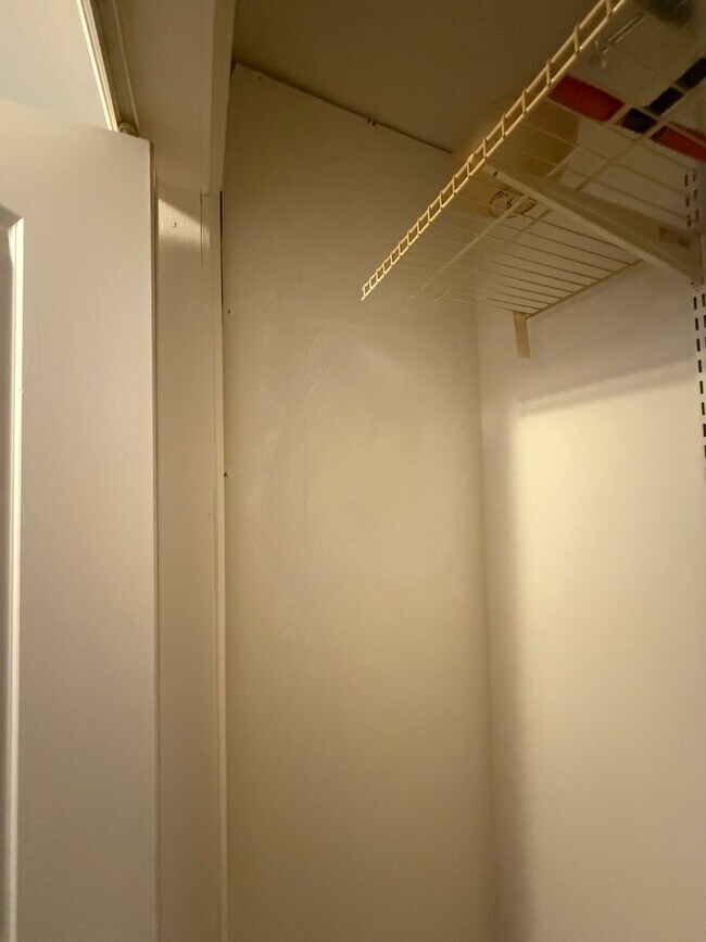 Building Photo - 0011