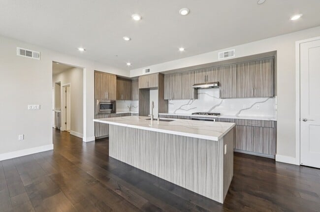 Building Photo - Demqqw