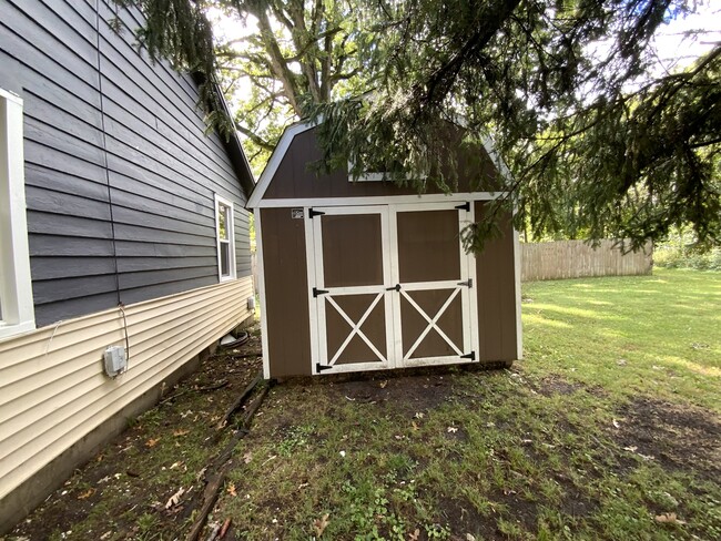 Building Photo - 602 W English St