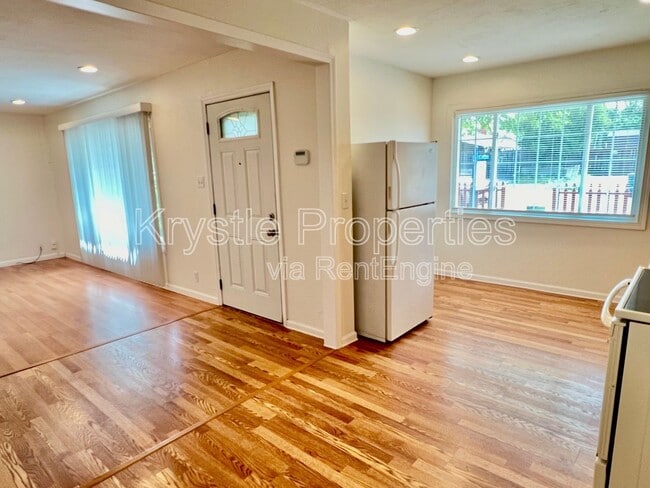 Building Photo - 1009 Heartwood Ave