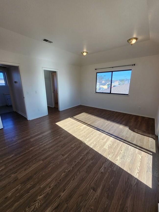 Building Photo - Bright Two-Story 3BR Home Near the Beach with Private Yard