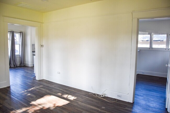 Building Photo - Grand (384-394) South