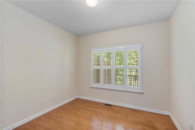 Building Photo - 1886 Greystone Oaks Way