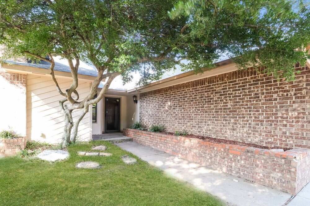 Building Photo - 7721 Maehs Terrace
