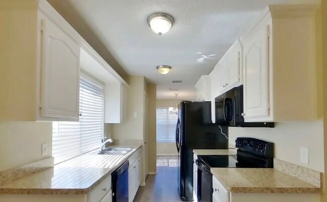 Building Photo - Spacious 3-Bedroom House with Cozy Living Spaces