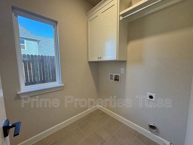 Building Photo - 1022 E Delmar Pl