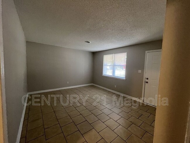 Building Photo - 2425 Amsterdam Dr