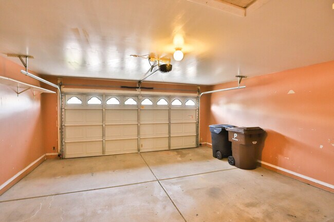 Building Photo - 8438 W Charter Oak Rd